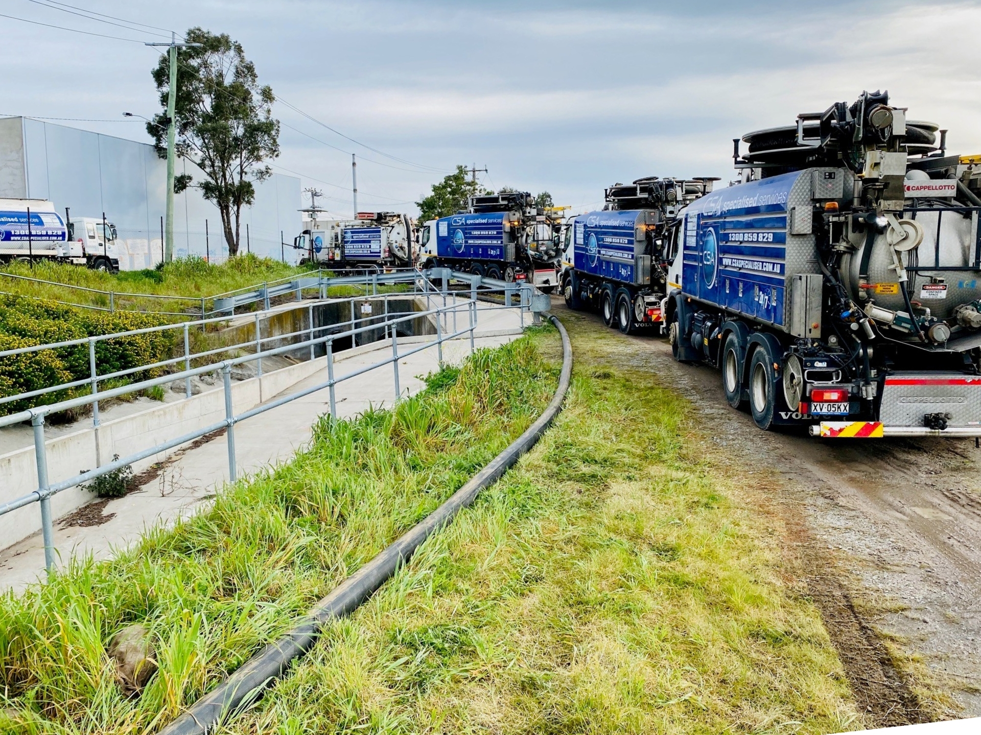 Elite Liquid Waste's specialist is vacuuming the blockage out of the drain with our specialised truck